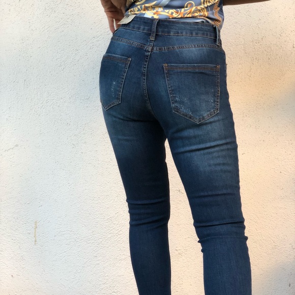 Mid Rise Jeans 🌹 - Picture 5 of 8